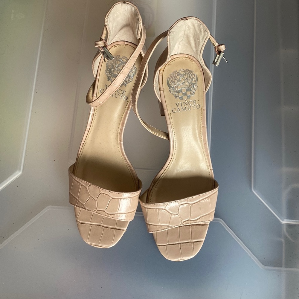 Vince camuto heel